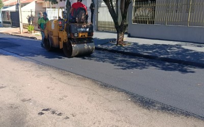 Prefeitura de Sarandi intensifica recape asfáltico e sinalização viária no Jardim Verão